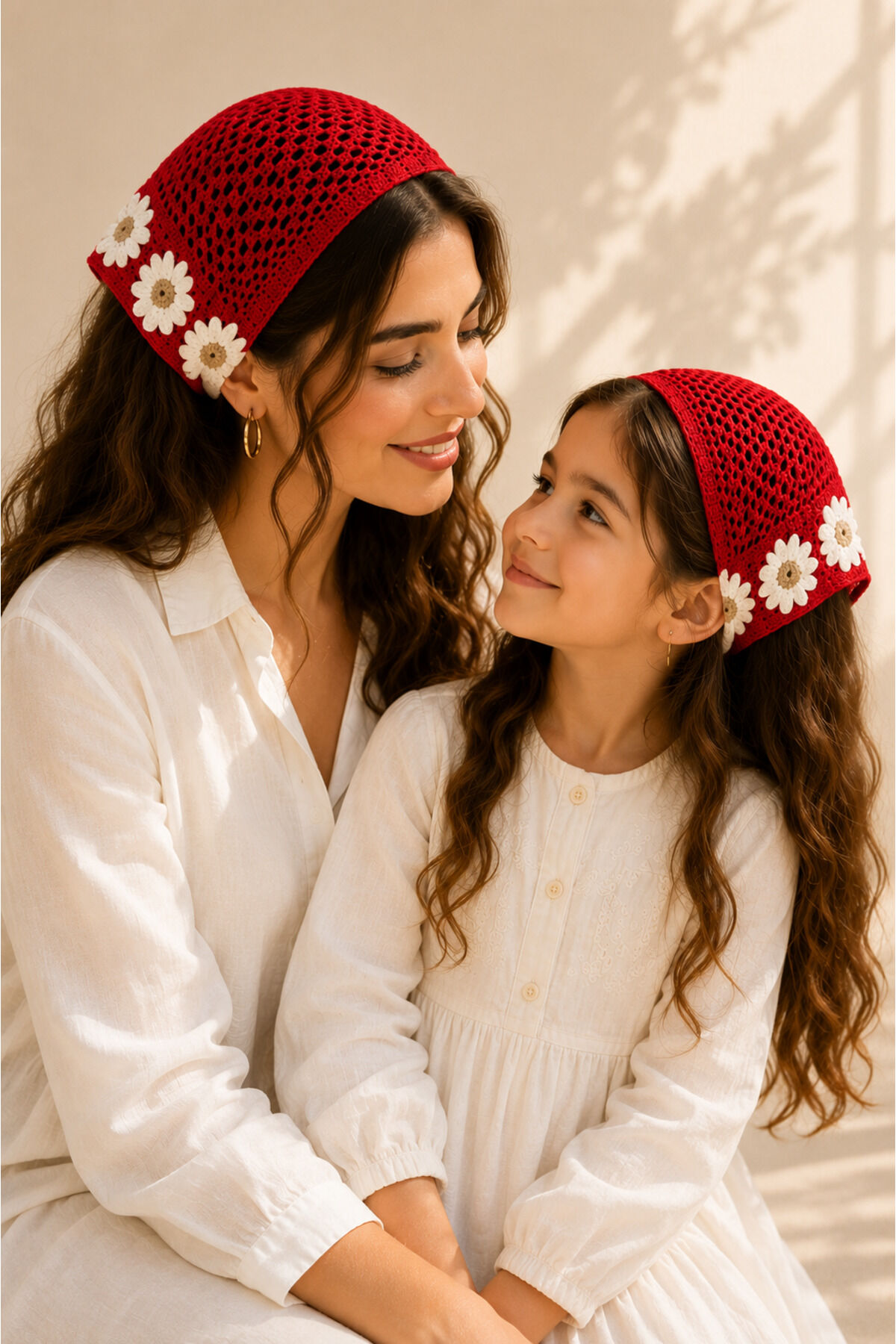 2li Anne & Kız Örgü Bandana Kombini – Çiçek Motifli Saç Bandanası (Çocuk 4-12 Yaş) Kırmızı