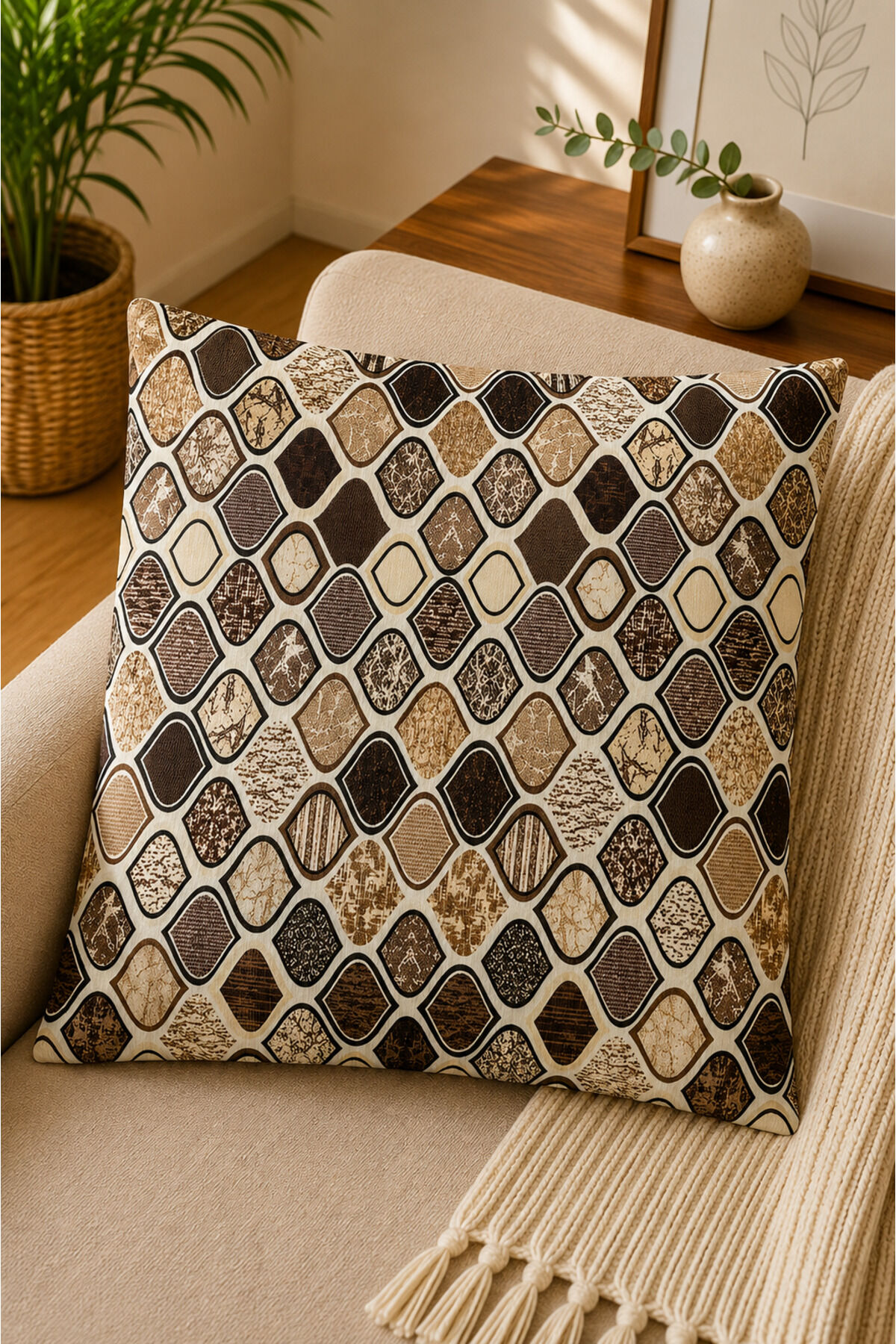 Dijital Baskılı Dekoratif Kırlent Kılıfı 43x43 cm – Modern Desenli Keten Dokulu Bej25